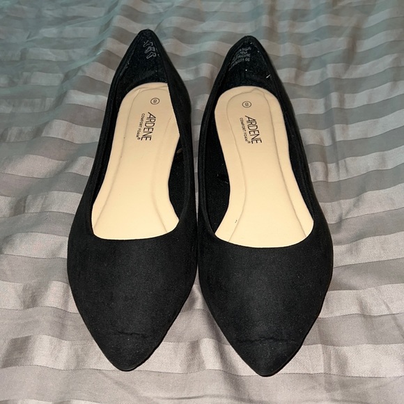 Black Women’s Flat - Picture 2 of 6